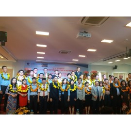 Liên kết hợp tác và trao 100 phần quà cho trường Đại học Nguyễn Tất Thành